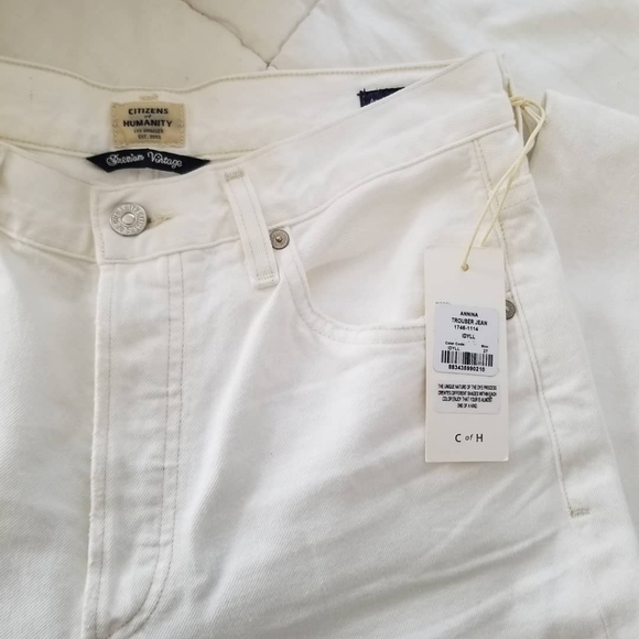 SOLD โ ๏ธ CITIZEN OF HUMANITY white jeans (aritzia) - Picture 4 of 7
